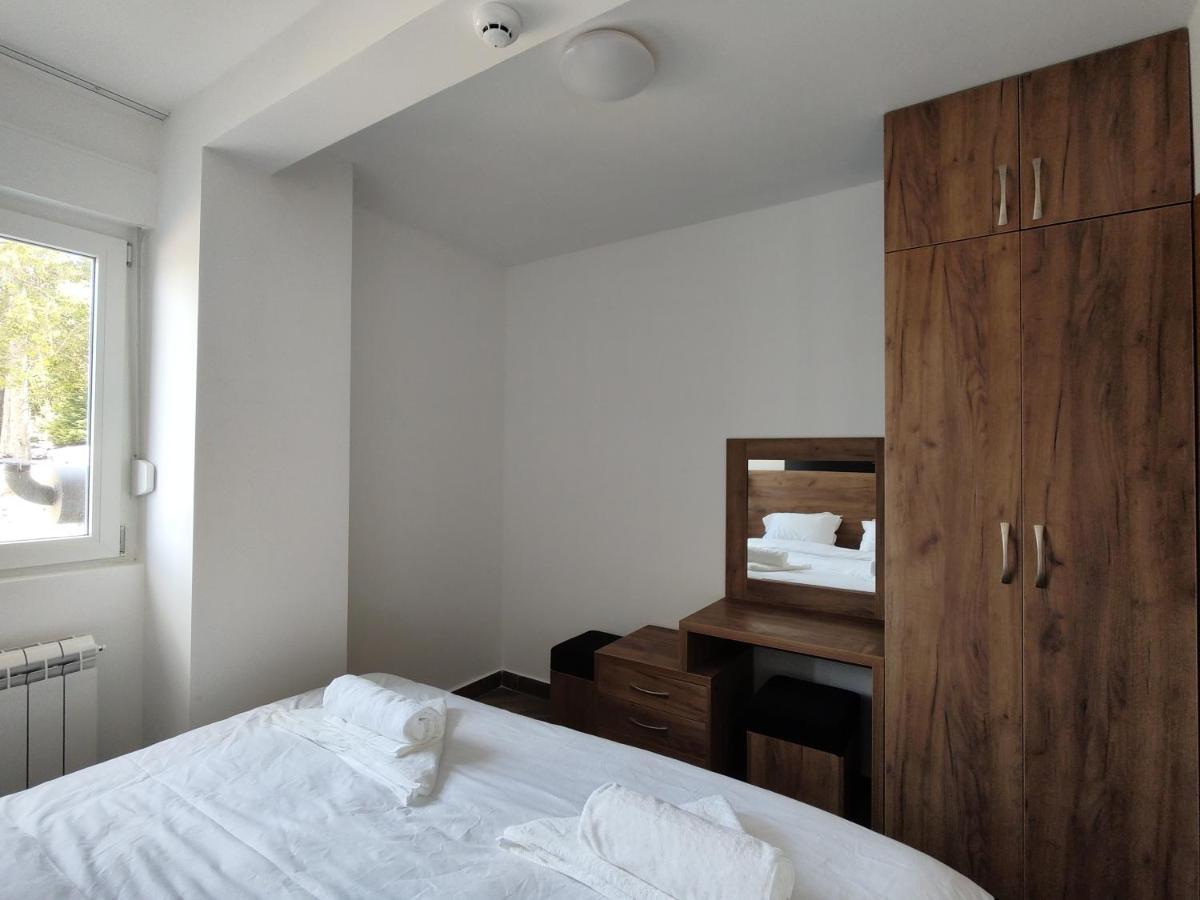 Apartments & Restaurant Pirlitor Zabljak  Ngoại thất bức ảnh