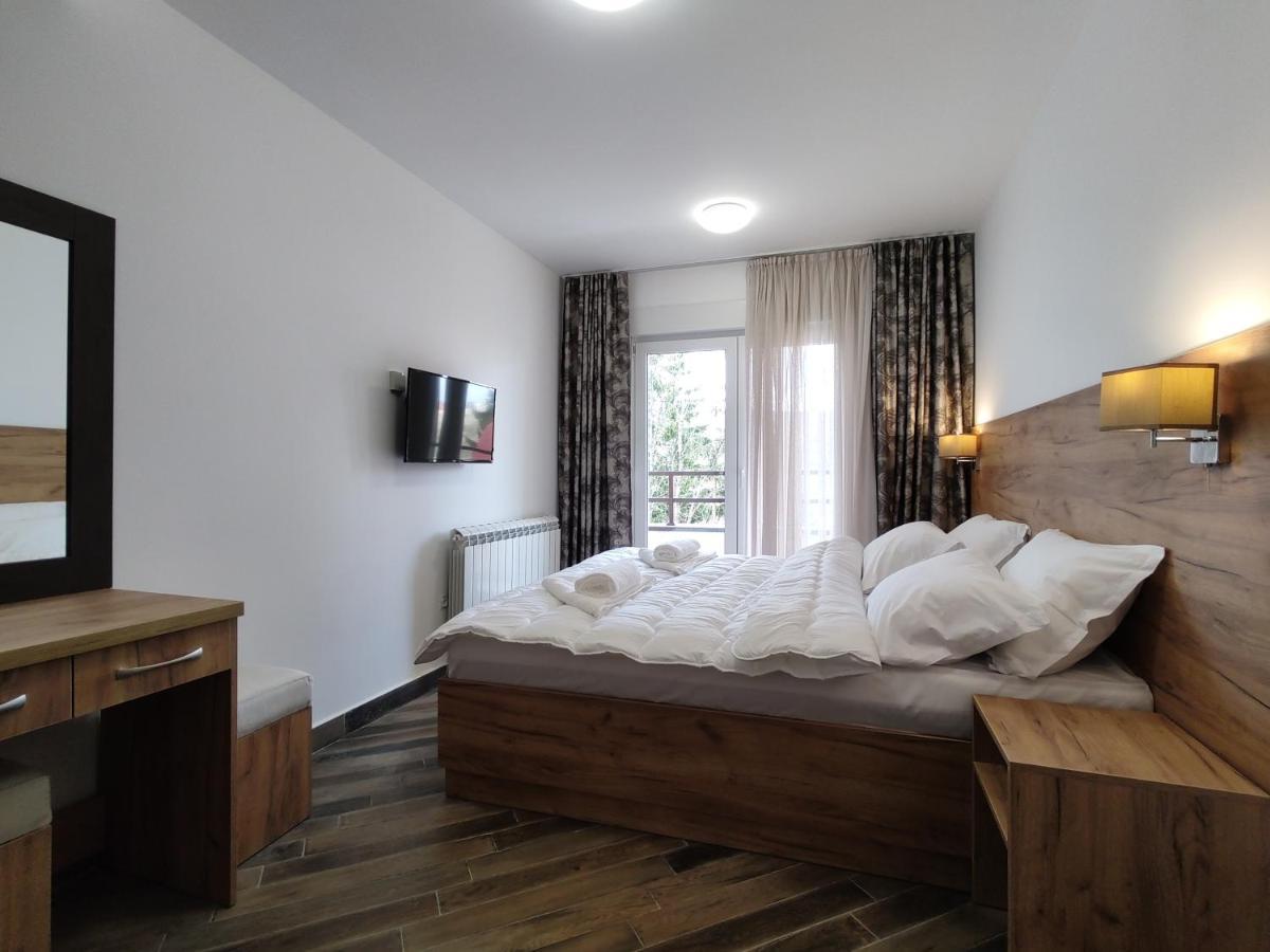 Apartments & Restaurant Pirlitor Zabljak  Ngoại thất bức ảnh