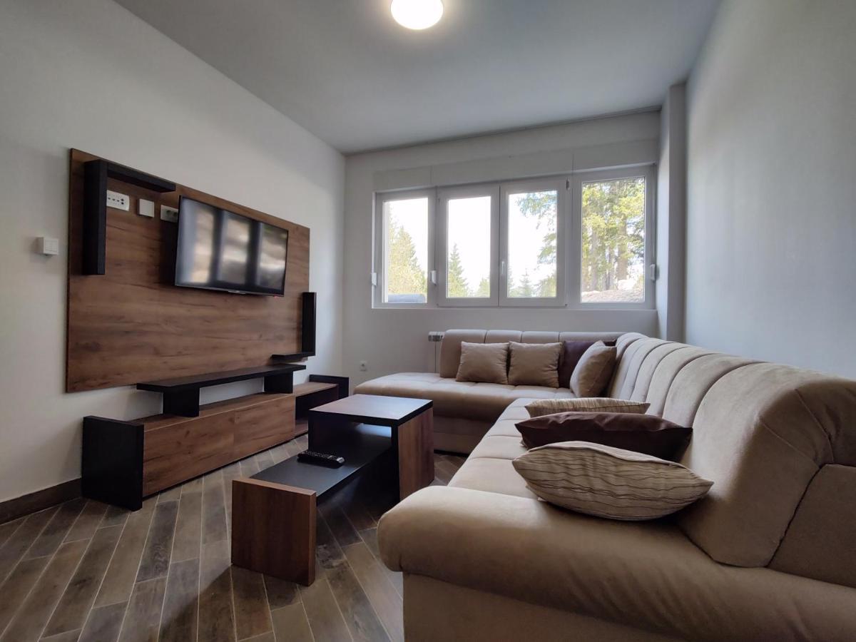 Apartments & Restaurant Pirlitor Zabljak  Ngoại thất bức ảnh