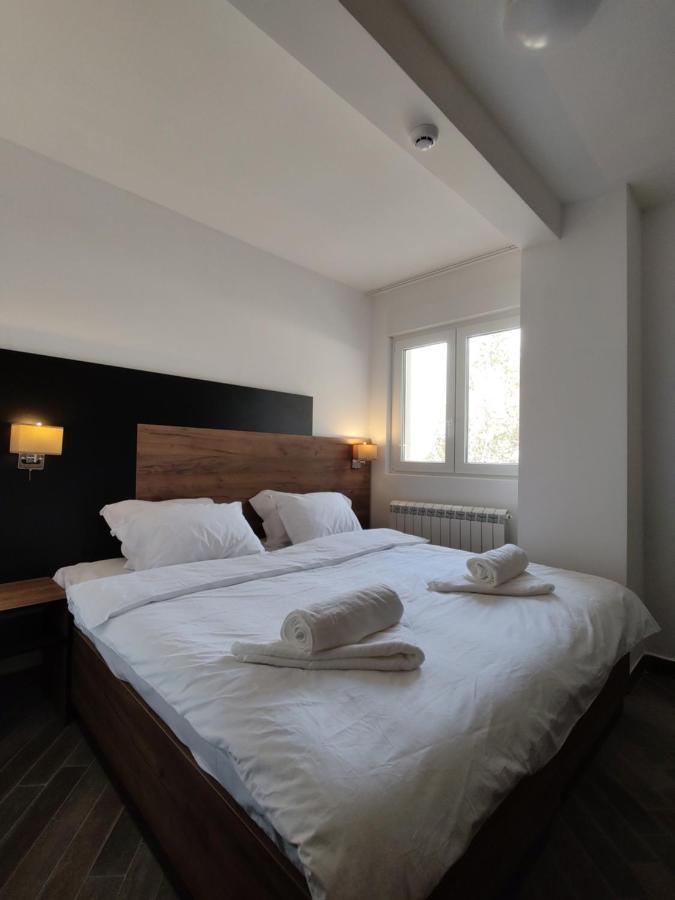 Apartments & Restaurant Pirlitor Zabljak  Ngoại thất bức ảnh