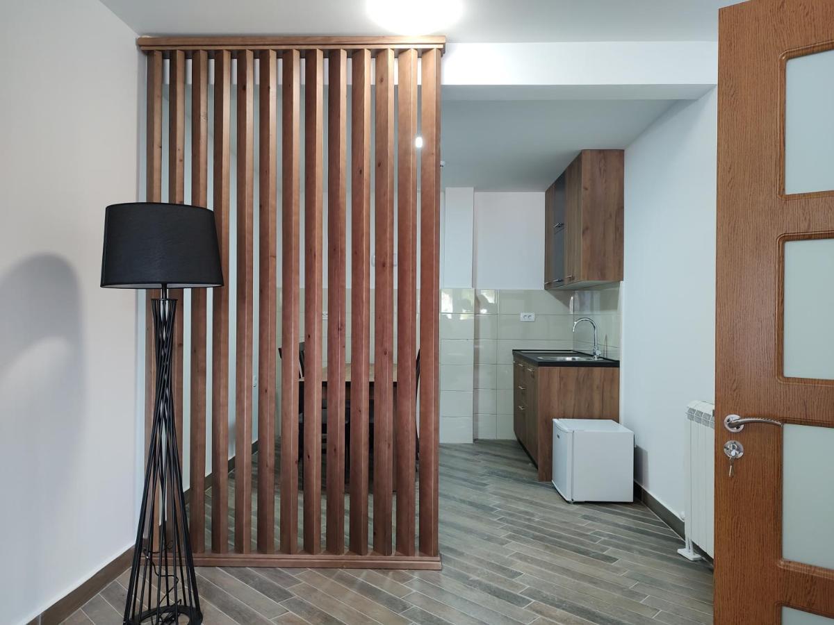 Apartments & Restaurant Pirlitor Zabljak  Ngoại thất bức ảnh